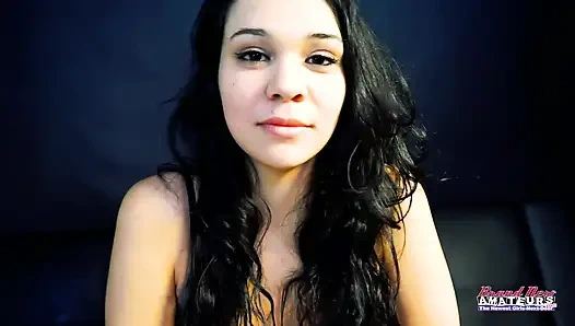 Sabrina minyon mürekkepli esmer kıllı ıslak oral seks tutkulu oyun!