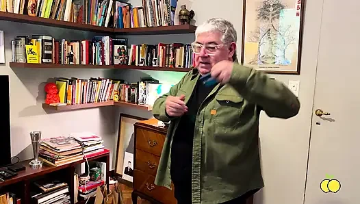 Кажется, моей жене нравится курьер