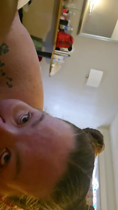 Pemandu grub-hub saya dengan berani ditanya untuk menghisap batang saya