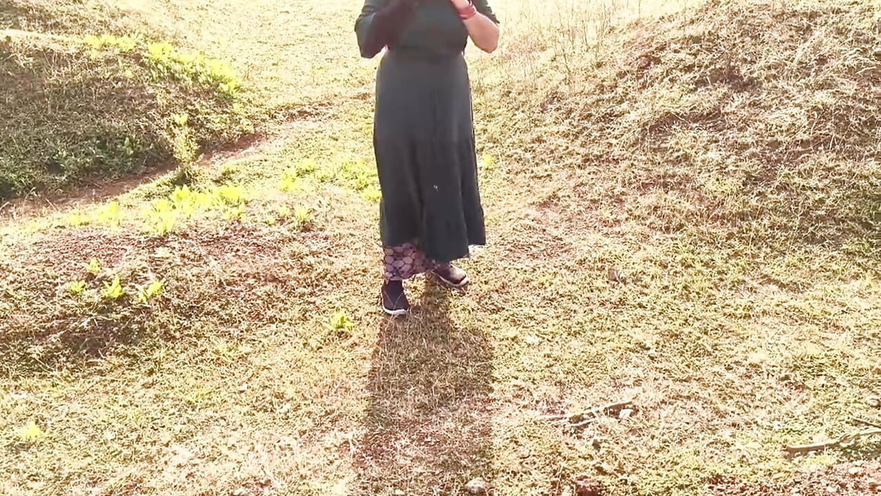 Indian aunty sunisha bhabhi fucked hard by village boy