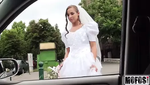 Une mariée rejetée baise une vidéo d&#39;un inconnu avec Amirah Adara