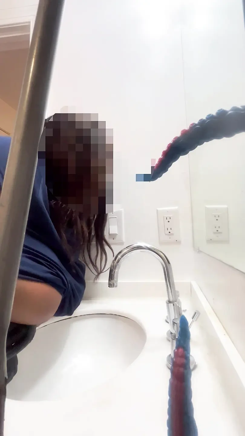 I’m Being Slowly FUCKED By Aliens!