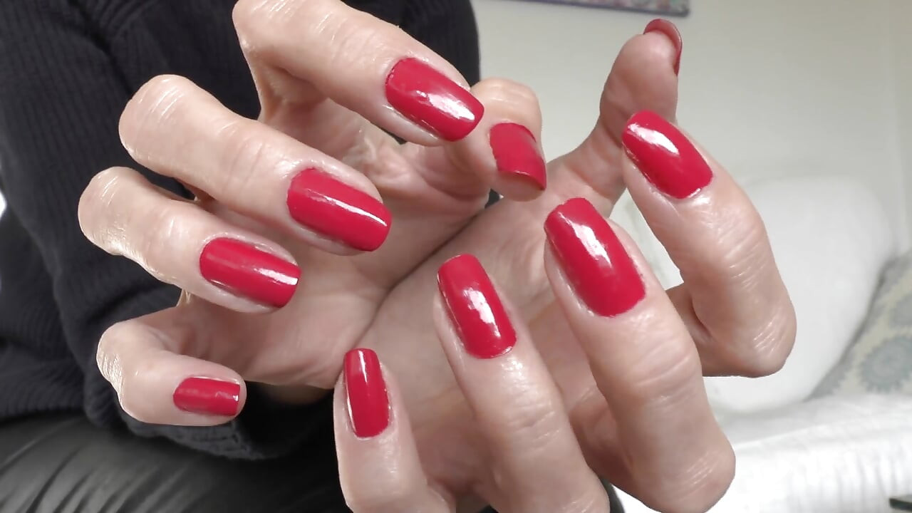 Fingernail Worship Day, Lady Victoria Valente