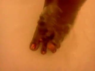 Haar voeten onder de douche