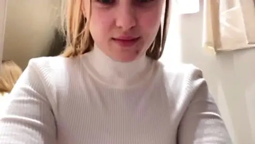Nude ass jucielussie in the locker room