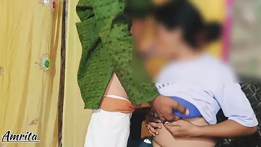 Ateşli Hintli desi üvey üvey erkek kardeş ve kayınbiraderi ateşli seks