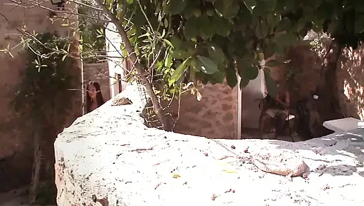 Загадочный гуру Анжелики Харт приносит особое веселье