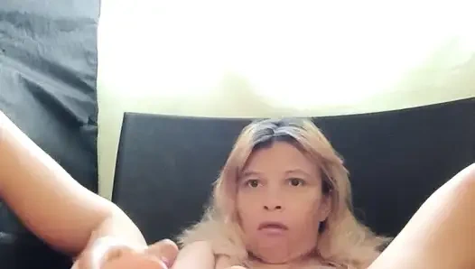 Горячая одинокая женщина с ее игрушкой