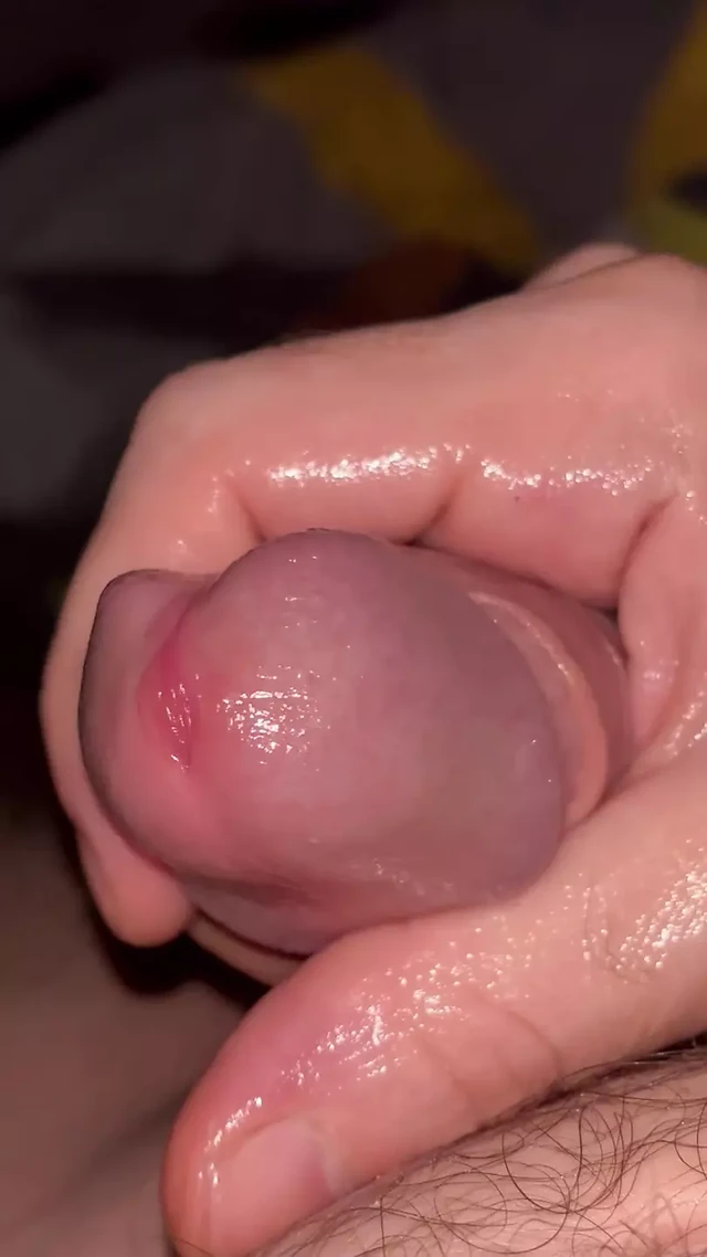 I take advantage of my wife's absence to touch myself while thinking of her beautiful juicy