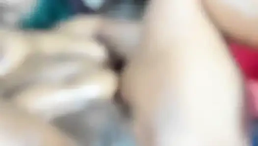 Masturbasi solo ebony pantat besar yang intens