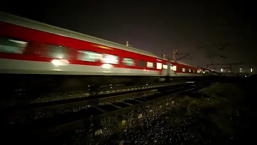 Pati ke bahar jane ke baad Bhabhi ne naya brah lene ke bahane ghar me bula kar kiya sex