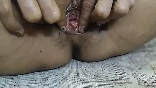 Chut may ungli dal kar fingering Kar Kay chut ka pani nikala