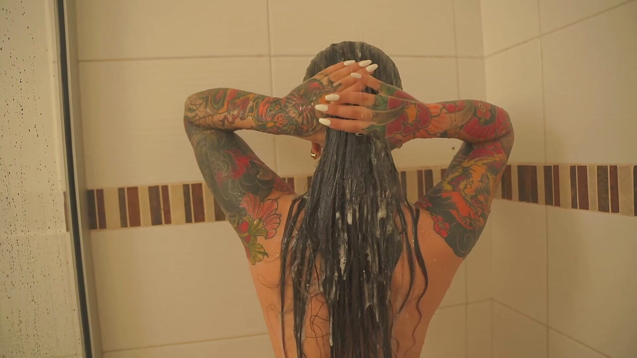 Beautiful tits Latina masturbates in the shower thinking about her stepdad