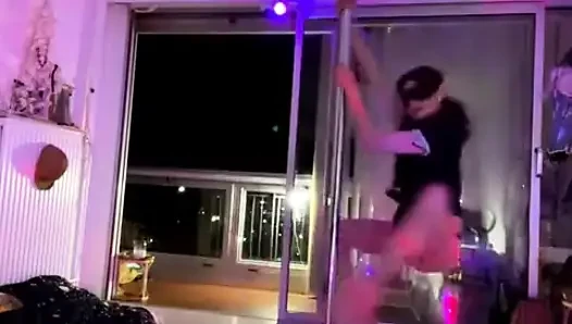 Heyecan Verici Dansçı
