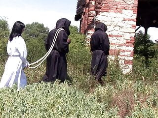 Inquisitions, fessée pour la sorcière!