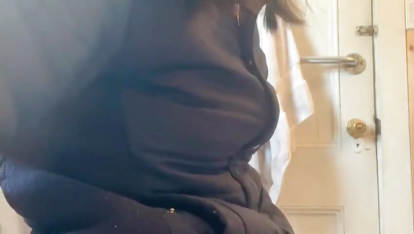 Nake Seksiden Çirkin Dess Giymek Için Hana Değişikliği