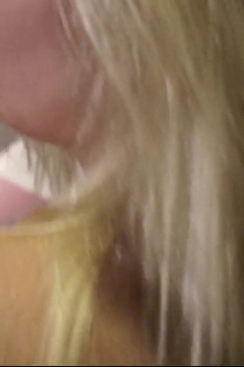 Public pickups - schmutzige blonde barra Brass lutscht schwanz pOV im mantel