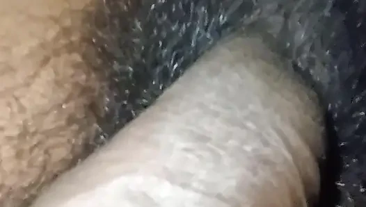 Baba porno izlerken büyük yarağı sıvazlıyor