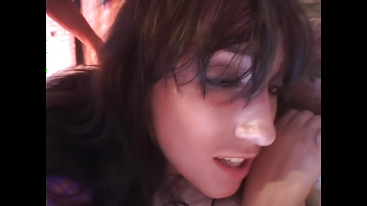 Seks threesome intens bareng cewek hot rambut cokelat yang lagi ngidam kontol