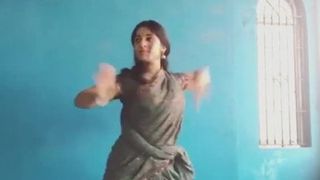 Kavya suresh dança quente