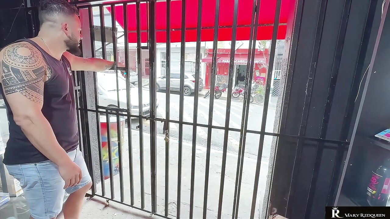 Saya pergi ke kelab bersama kawan saya dan seronok di penghujung