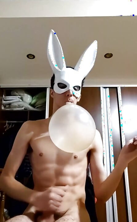 Bunny Looner Blowing up Big Balloons While Jerking off on Stream