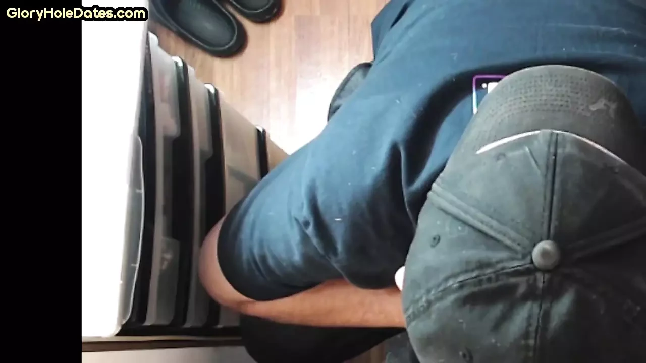 Gaydaddy在家里吮吸寻欢洞的鸡巴直到射在嘴里