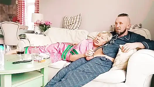 Табу секс, Мачеха смотрит кино, а я её рот