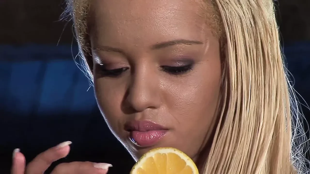 Duas lésbicas se fodem e Boroka Bolls faz sexo anal