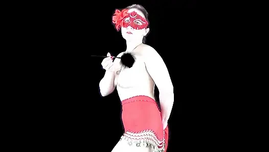 Gizemli maskeli kız. Şehvetli erotik solo dans