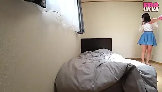 Смелая личная фотосессия с захватывающими моментами и чувственными ракурсами соблазнения юбкой в любительском видео - часть 3