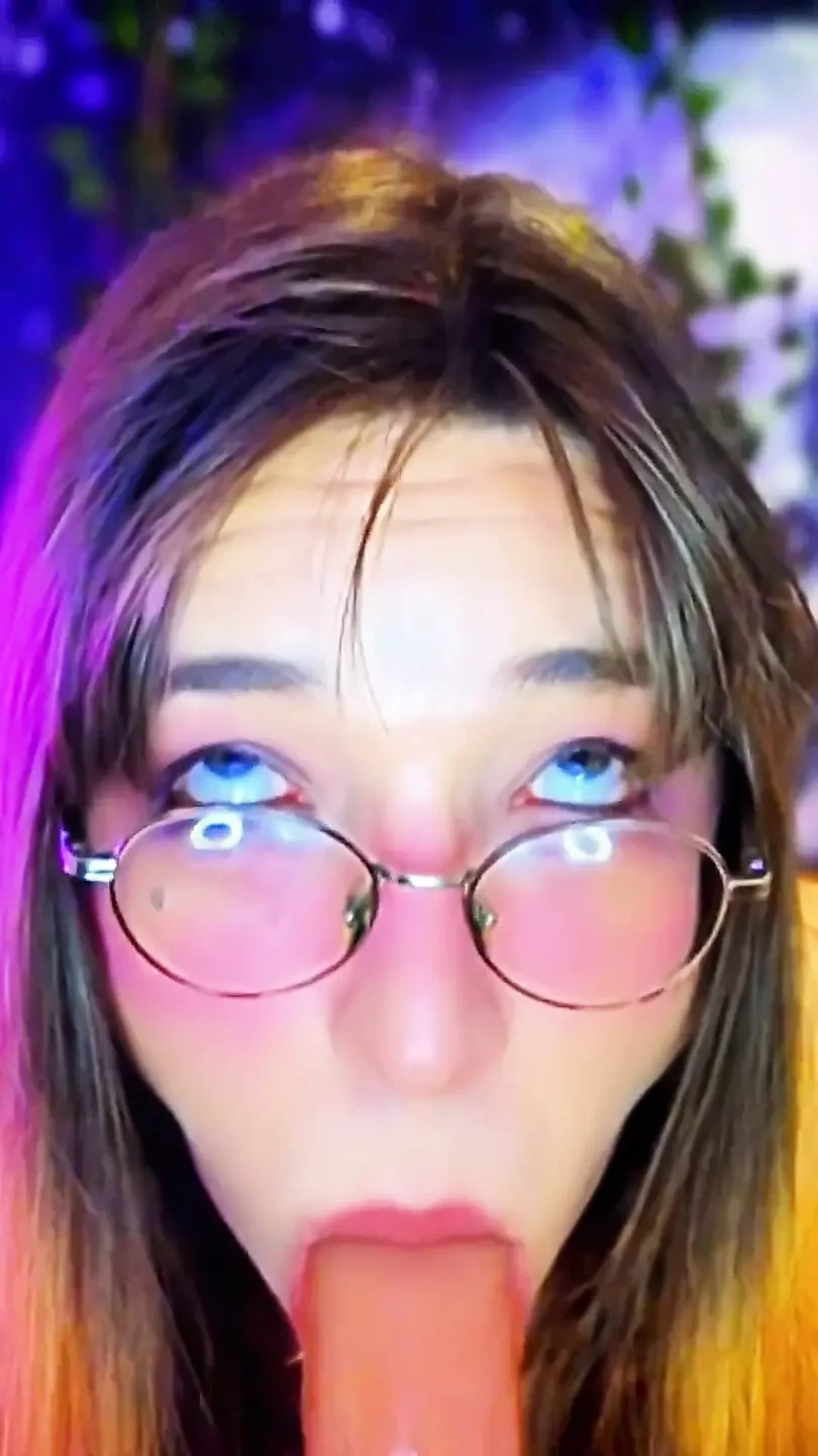 MILF Trans Girl Give the Best Blowjob