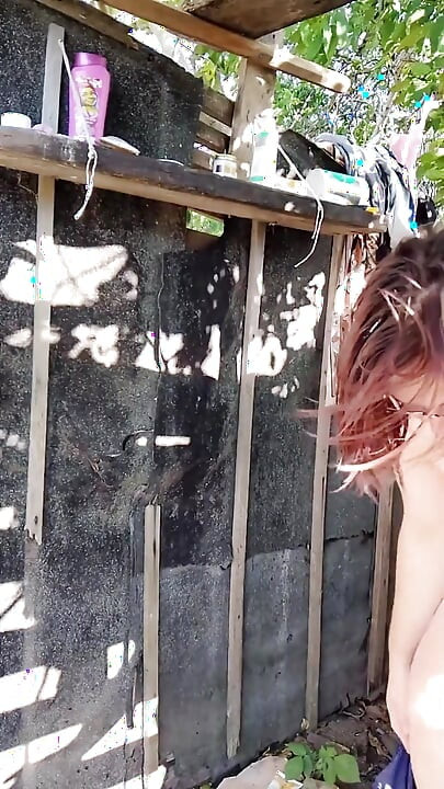 Gadis gemuk toket besar mandi di luar ruangan dengan pacar kontol besar amatir closeup