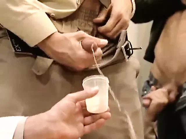 军队不会浪费士兵的精液