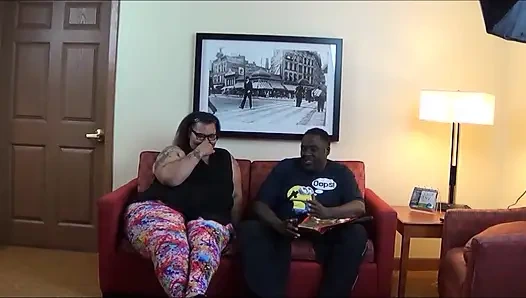 Клубника Красная, 1-я сцена