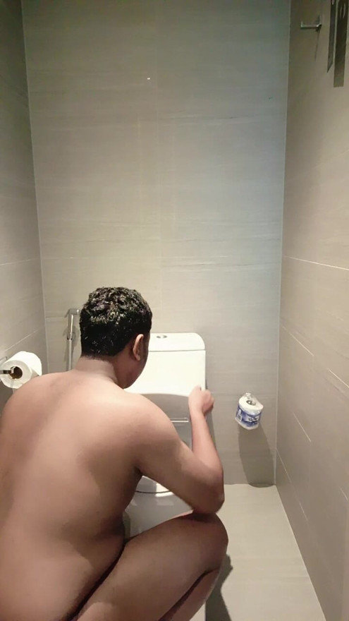 Lock toilet bowl