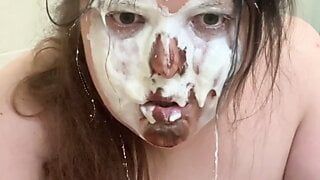 Schokoladen-Creampie in mein Gesicht zertrümmert - schmutzige Demütigung