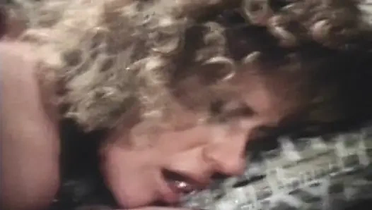 Retro-anal-session mit französischem schätzchen, das jeden befriedigen kann