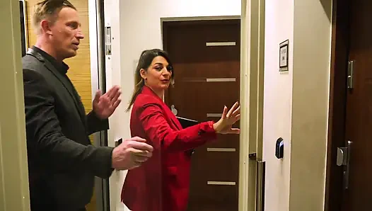 Agen Real Estat Memukul Kliennya