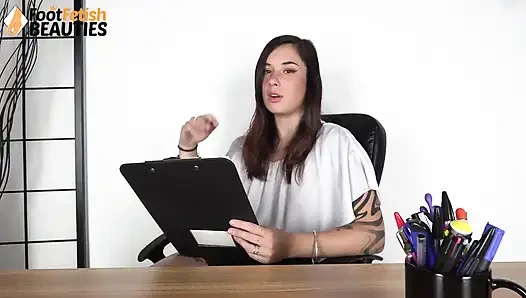 Yaramaz profesör öğrencisine nefis ayaklara nasıl tapacaklarını öğretiyor