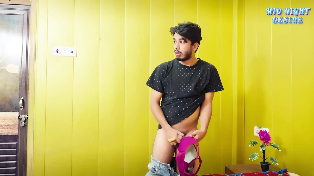 无言的欲望继母勾引她的继子并玩重口味性爱