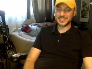 Shy daddy showoff his cock on cam