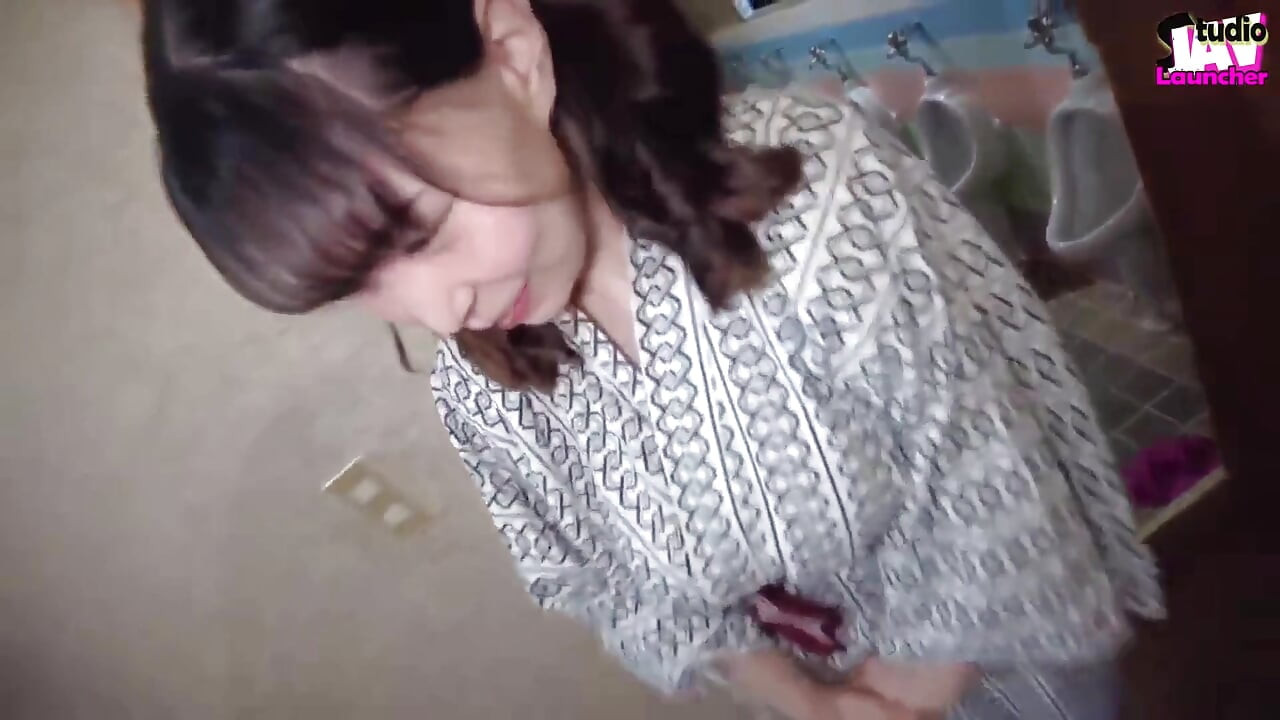 Street Soak - Can You Handle How This Huge-bust Beauty Gets Juicy in the Open? Chapter-3