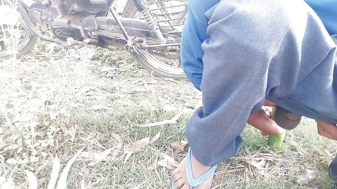 Me follaron el culo y me masajearon la polla en los campos de trigo.