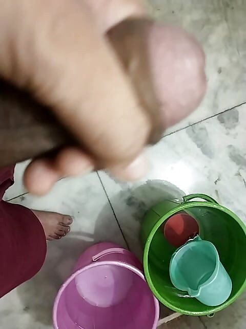 Masturbate in bathroom