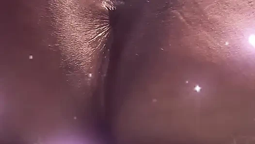 Одна в ванной