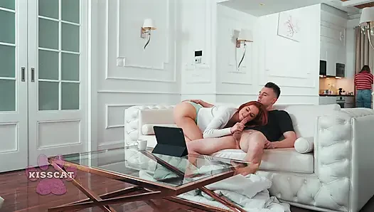 Eyvah... Karısının yetişkin bebeğine boşalıyor!? Kocası aynı yatakta iki üvey kız kardeşini sikiyor - audrey reid x mrcat