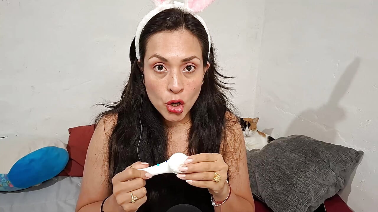 ASMR RELAXING FACIAL CLEANSING (ROLEPLAY IN SPANISH)
