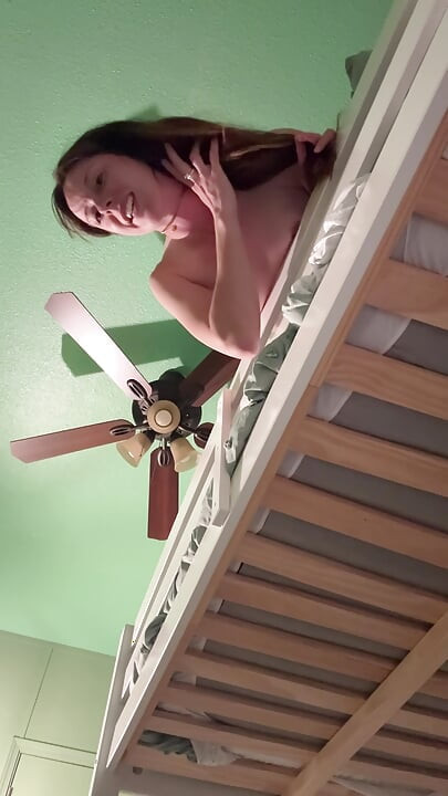 Das zimmer mit deiner stiefschwester wird sexuell .. Deshalb sind Stockbetten immer eine gute Idee!