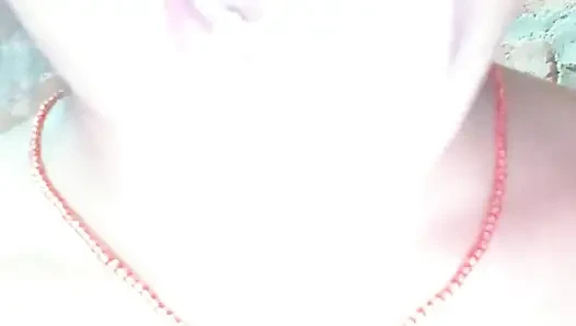 Соло-видео горячей индийской девушки дези в настоящем домашнем видео с сексуальной индийской девушкой